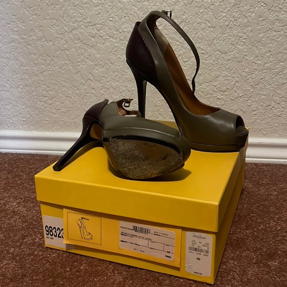 Fendi heels - Picture 1 of 1
